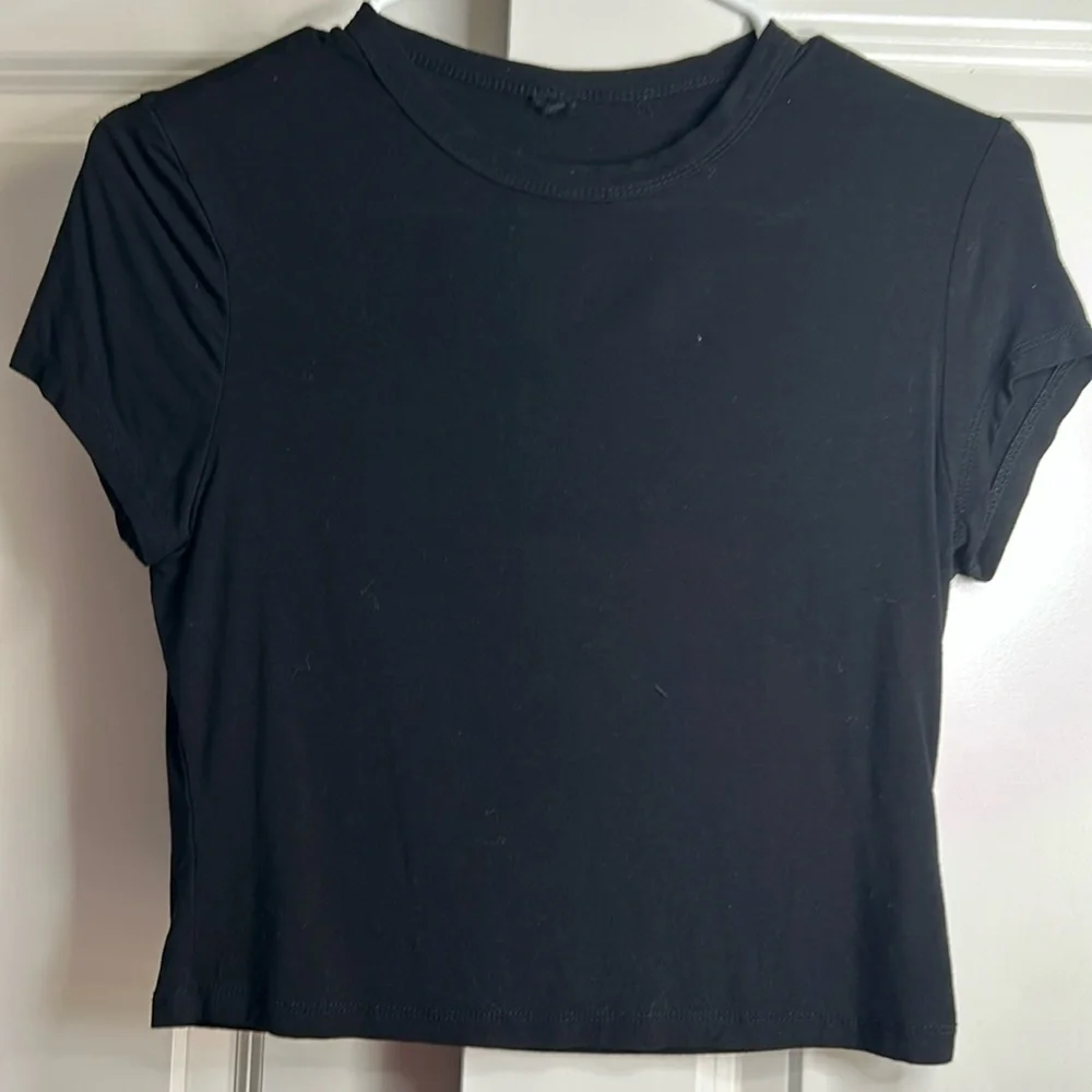 Basic black cropped tee - Picture 1 of 2